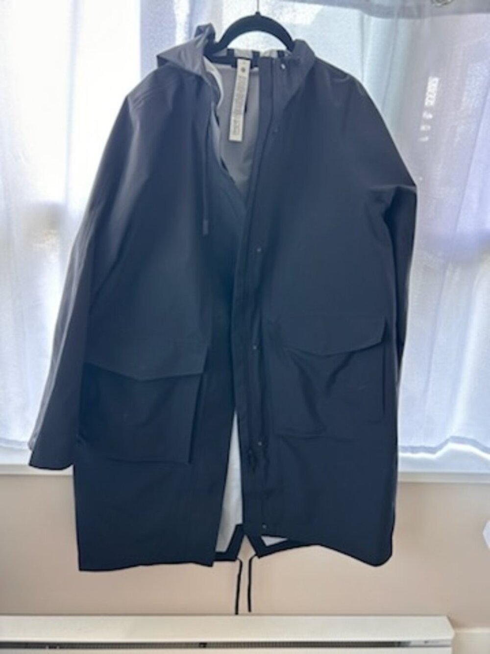 Lululemon Waterproof Fishtail Rain Coat. Like New. Size Medium. Black